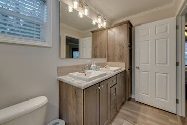 קוטג'' Family Friendly Home W/ Deck Near Colonial Beach!