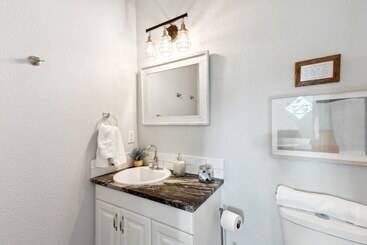 بيت ريفى Family Friendly Pensacola Home < 1 Mi To Beach!