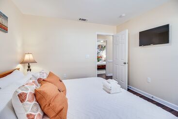 کلبه Family Home Near Downtown & Convention Center!