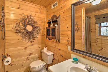 بيت ريفى High Country Cabin W/ Fire Pit & Hot Tub!