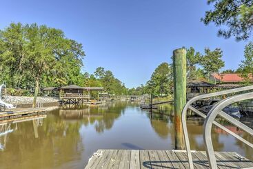 コテージ Isle Of Wight Tri Level Home W/ Private Boat Dock!