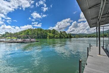 بيت ريفى Lakefront Hiawassee Home W/ Boat Dock & Hot Tub!