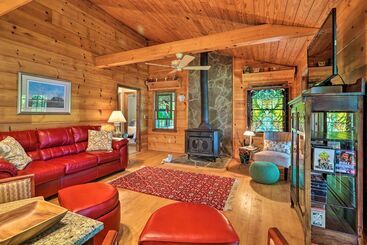 بيت ريفى Lakefront Milledgeville Cabin: Private Dock, Porch