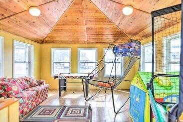 بيت ريفى Lakefront Retreat With Private Docks & Gazebo!