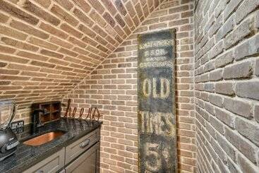 بيت ريفى Luxurious Clarkesville Cabin W/ Decks & Fire Pit