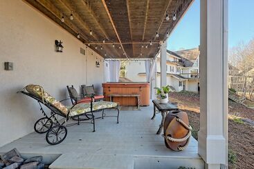 Luxury Lakefront Hiawassee Cottage W/ Boat Dock!