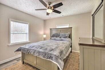 بيت ريفى Modern Carrollton Home W/ Deck   Pets Welcome