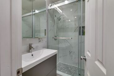 کلبه North Hills Home W/ Outdoor Entertaining Space