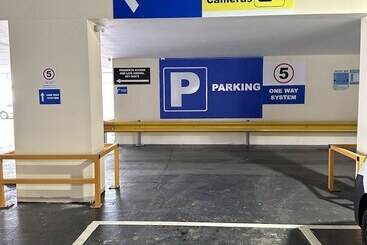 Пансион Maze Apartments And Rooms