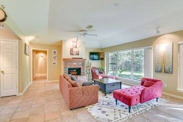 קוטג'' Pet Friendly Damon Home W/ Hot Tub & Yard!