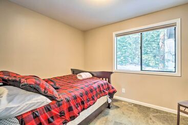 Сельский дом Pet Friendly Stateline Home < 2 Mi To Lake Tahoe!