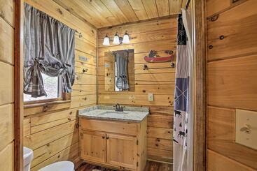 별장 Picturesque Mountain Cabin W/ Hot Tub + Fire Pit!