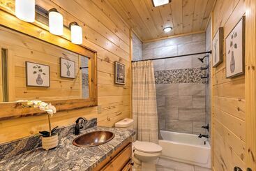 بيت ريفى Riverfront Blue Ridge Escape W/ Scenic Views!