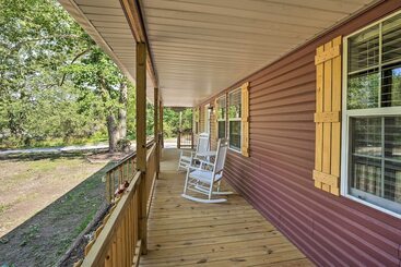 별장 Rock Spring Hideaway W/ Large Yard + Grill!