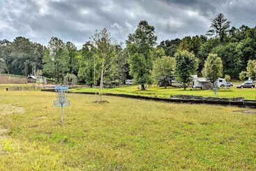 بيت ريفى Secluded Morganton Tiny Home W/ Grills!