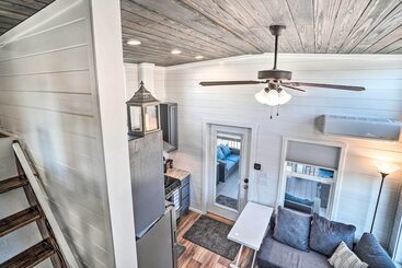 بيت ريفى Splendid Tiny Home With Fire Pit ~ 2 Mi To Lake!