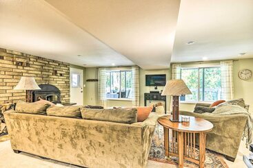 کلبه The Owls Nest W/ Hot Tub & Forest Views!