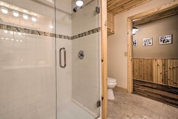 コテージ Hot Tub & Fire Pit: Trinity Oaks Escape