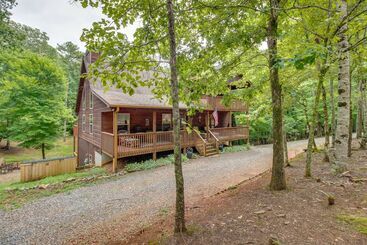 بيت ريفى Upscale Coosawattee Cabin W/ Hot Tub & Fire Pit!