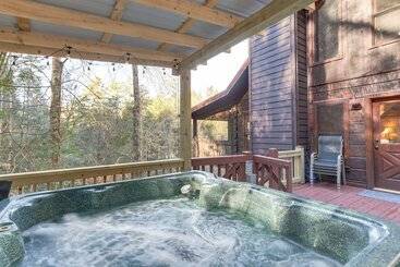 بيت ريفى Waterfront Cabin W/ Beautiful River View & Hot Tub