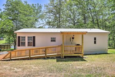 بيت ريفى Waterfront Lake Sinclair Home: Dock + Grill!