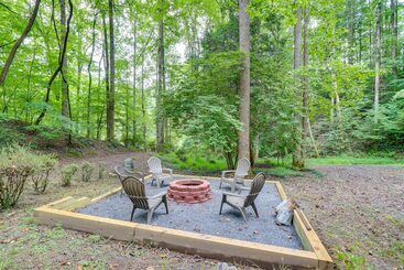بيت ريفى Wooded Blue Ridge Cabin: 2 Decks, Fire Pit!