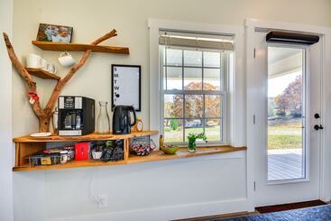 コテージ Beautiful Farmhouse W/ Pilot Mtn State Park Views!