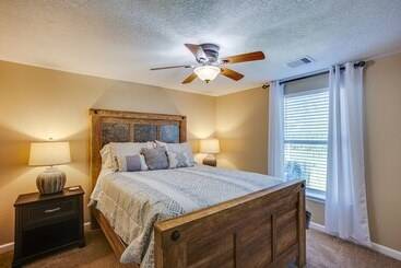 بيت ريفى Pet Friendly Conroe Hideaway W/ Porch & Fire Pit
