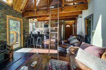 コテージ Cozy Truckee Cabin W/ Deck: 1 Mi To Donner Lake!