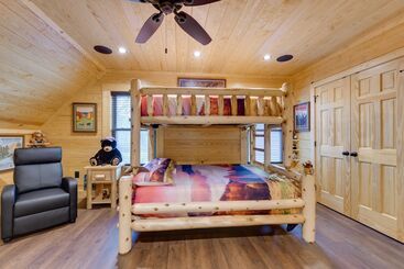 Сельский дом Dtwn Maggie Valley Cabin Near Blue Ridge Parkway!