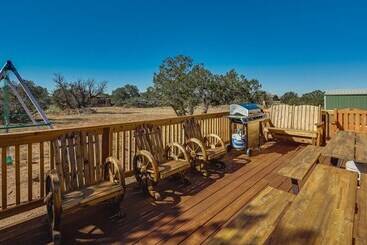 קוטג'' Grand Canyon Junction Home W/ Swing Set & Grill!