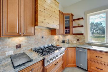 별장 Hill Country Retreat: 100 Acre Ranch Near Wineries