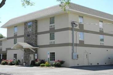 Отель Gamble Farm Inn And Suites