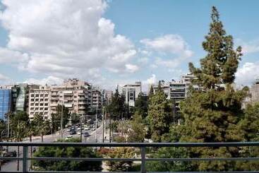 فندق Synpiraeus Apartments & Studios