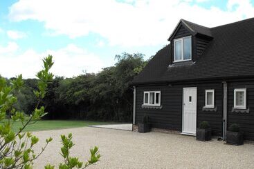 Lovely 1 Bed Cottage In Rural Cowbeech Hailsham