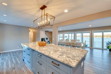 Сельский дом Luxe Pennsylvania Lakefront Vacation Rental!