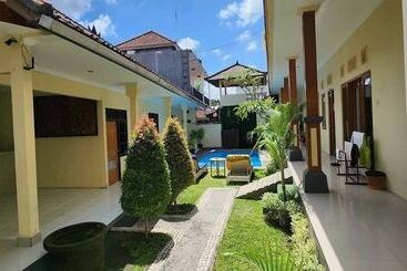 פנסיון Double A Guest House