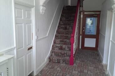 פנסיון Lynden And Cypress House