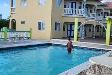 پانسیون Treasure Beach