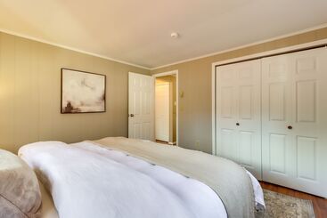 Pet Friendly Cottage In The Poconos W/ Hot Tub!