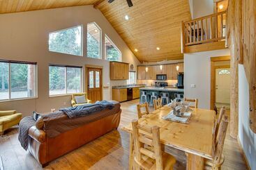 بيت ريفى 1 Mi To Lake Easton: Cabin W/ Fire Pit + Deck!