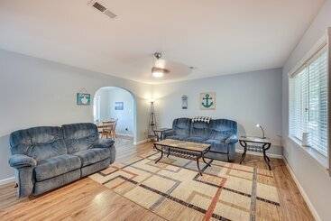 茅舍 Pet Friendly Southport Home W/ Deck: 8 Mi To Beach