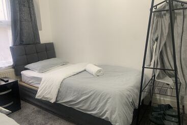 דירת נופש Modern 3bed Garden House In Croydon, London ,uk