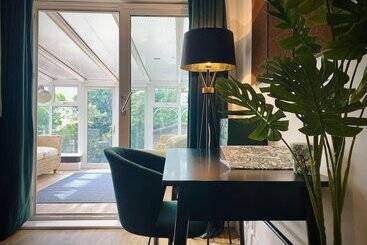 레지던스 Tranquil Bridge Escape