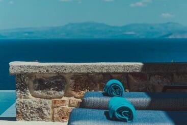 公寓式酒店  Sampatiki Suites   4 Star Seaview Luxury Suites With Breakfast And Spa   Opened 2024