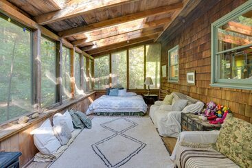 بيت ريفى Secluded Cohasset Home W/ Pool & Screened Porch!