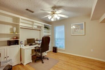 بيت ريفى Serene + Spacious Spring Home W/ Forest Views!