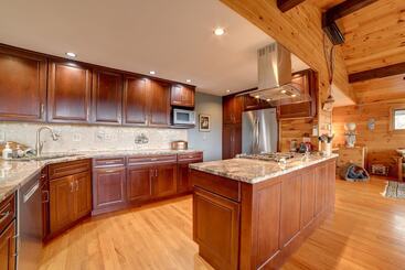 קוטג'' Spacious Finger Lakes Home W/ Mountain Views