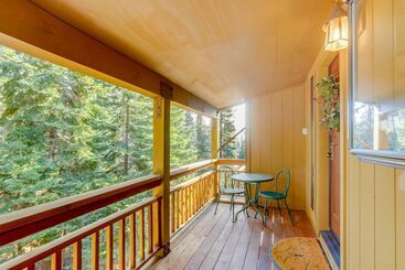 Сельский дом Spacious Tahoe Vista Cabin: Hot Tub, Walk To Beach