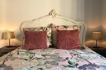 تختخواب و صبحانه De Carper